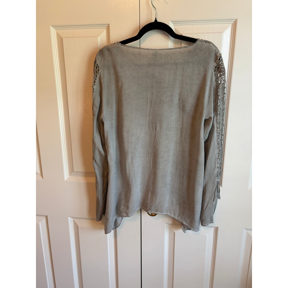 Monoreno Grey Boho Crochet Lace Fringe Sharkbite Hem Long Sleeve Top M M9951 - Picture 5 of 6